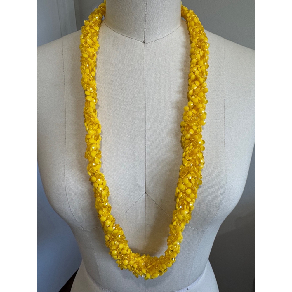 Women's vintage Unbranded Yellow Beaded twisted fashion 34” Necklace